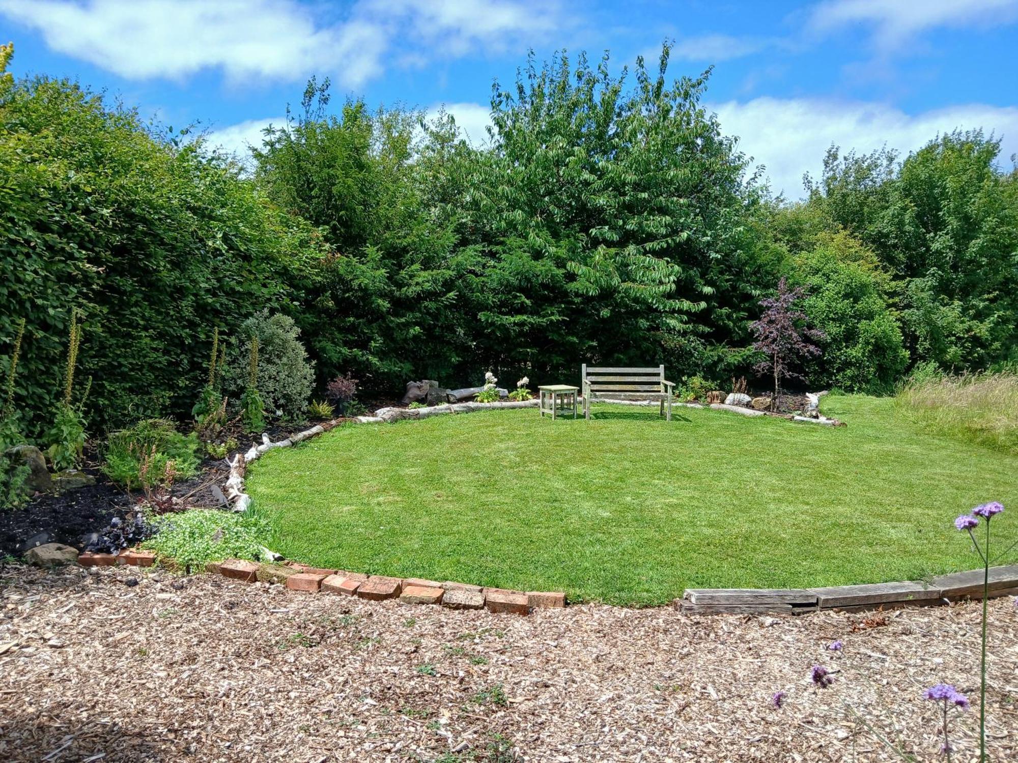 Three Oaks Nursery Чичестър Екстериор снимка